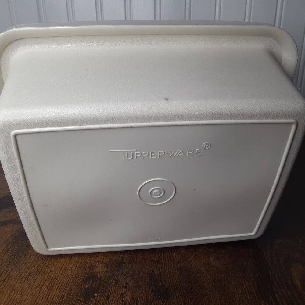 Tupperware Ice Cream Keeper/Storage Container - Picture 3 of 5